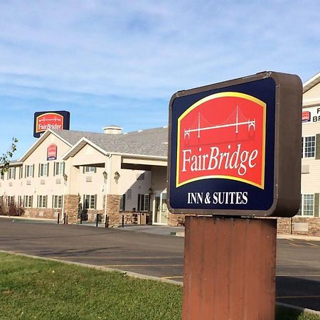 Fairbridge Inn And Suites - ไมล์สซิตี้ ภายนอก รูปภาพ